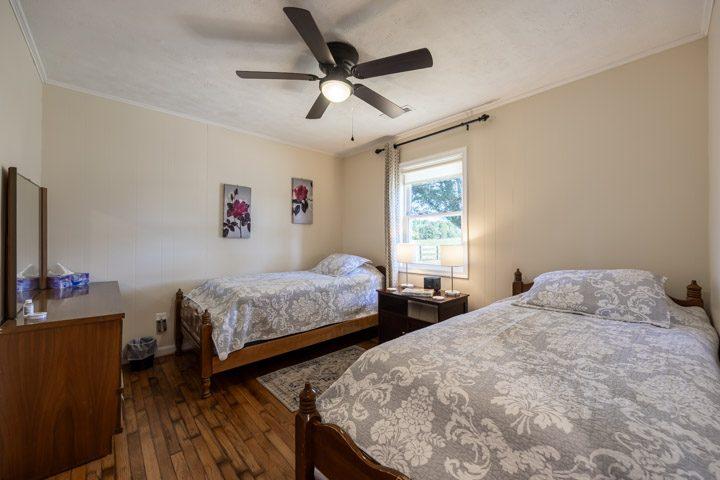 Bedroom with two single beds